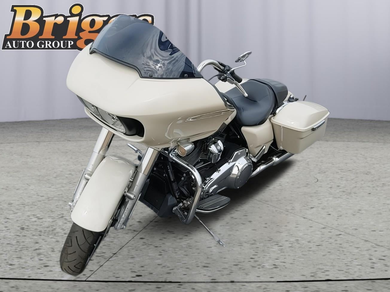 2022 HARLEY-DAVIDSON ROAD GLIDE Base in Other — front three-quarter view